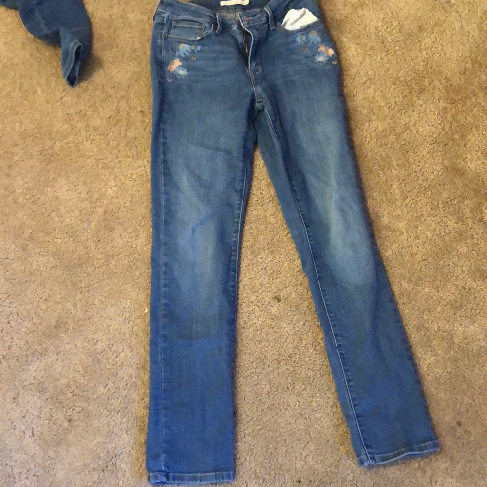 Straight legged or skinny jeans